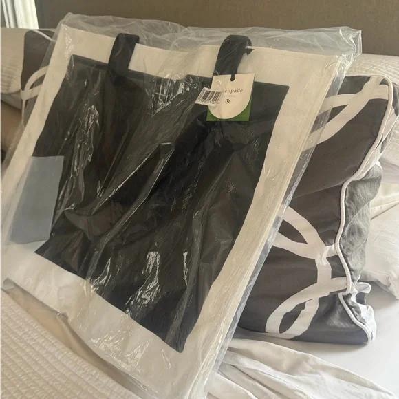 kate spade Black and White Clear Tote with Green Accent Tag - Picture 5 of 6